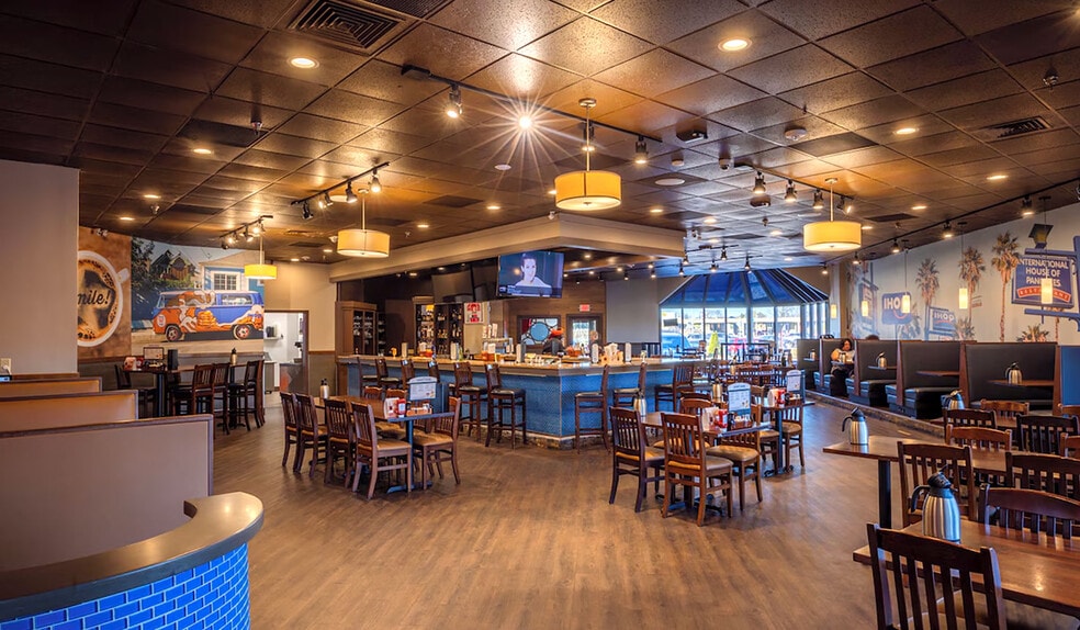 More Photos Of 1005 S Moorland Rd, Brookfield Hotel For Sale