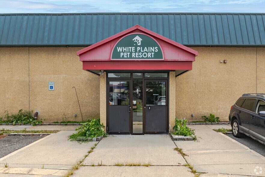 More Photos Of 1 Brockway Pl, White Plains Veterinarian Kennel For Lease