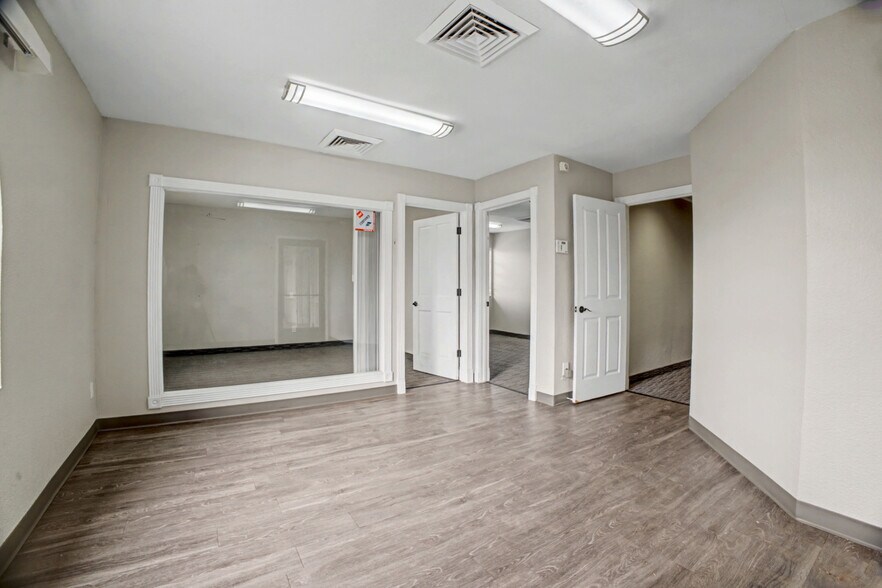 More Photos Of 555 W University Dr, Mesa Office For Sale