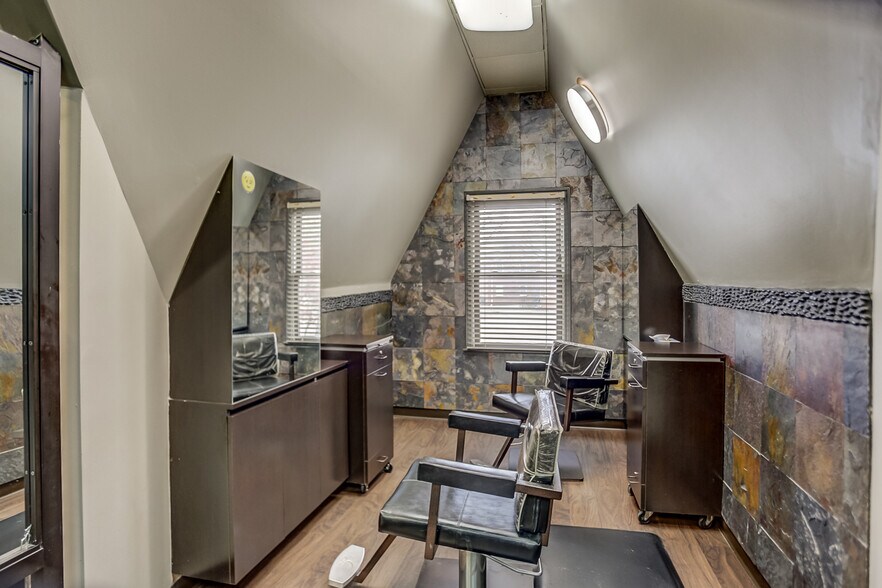 More Photos Of 1086 W Rex Rd, Memphis Freestanding For Sale