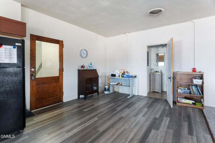 More Photos Of 213 11th St W, Williston Restaurant For Sale