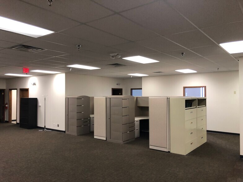 More Photos Of 2901 S Madison St, Wichita Manufacturing For Lease