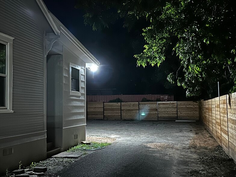More Photos Of 2118 Oxford St, Austin Office For Lease