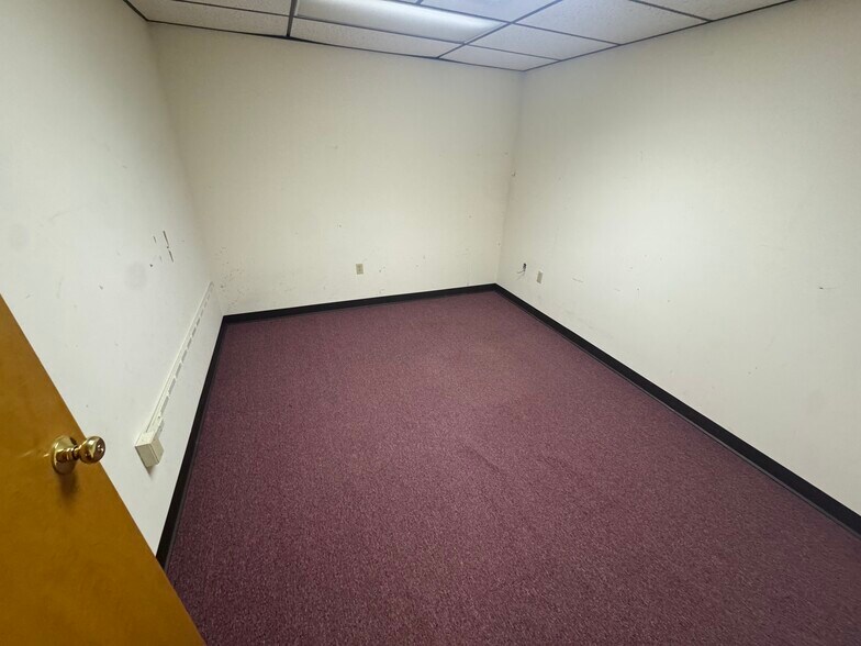 More Photos Of 50 Chelton Ave, West Hartford Warehouse For Lease