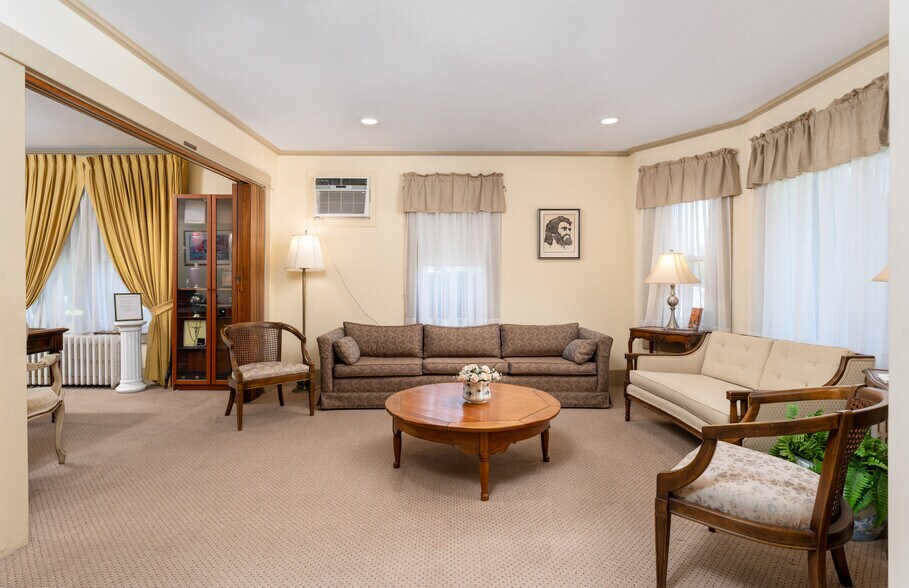 More Photos Of 94 E Montauk Hwy, Hampton Bays General Retail For Sale
