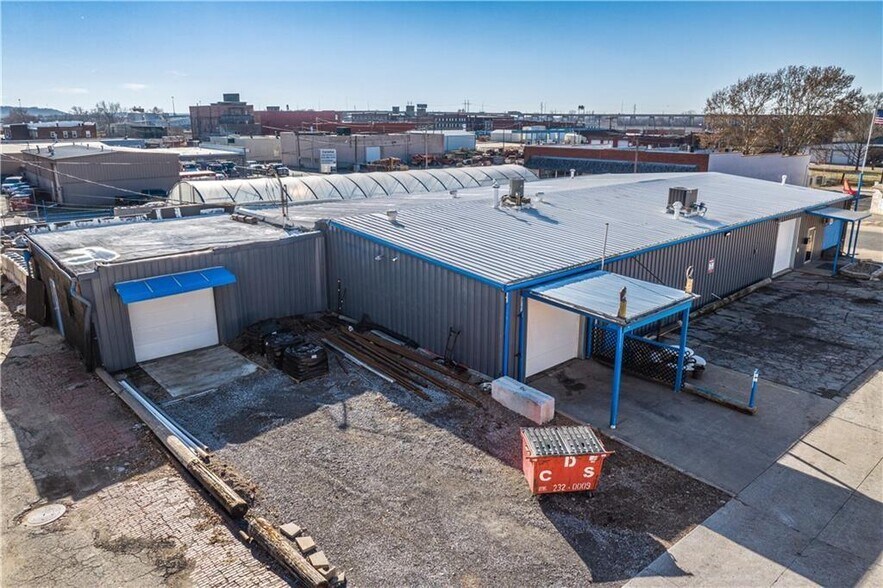 More Photos Of 701 S 8th St, Saint Joseph Light Distribution For Lease