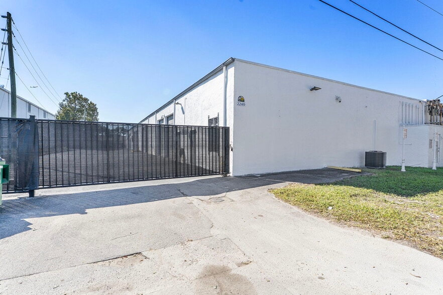 More Photos Of 2240 SW 34th St, Fort Lauderdale Warehouse For Sale