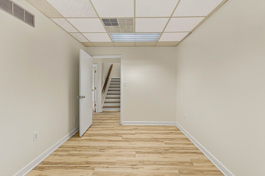 More Photos Of 35-37 Tamarack Cir, Skillman Medical For Lease