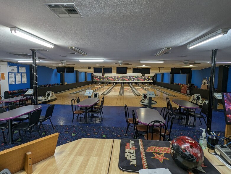 More Photos Of 124 W Boston St, Brookfield Bowling Alley For Sale