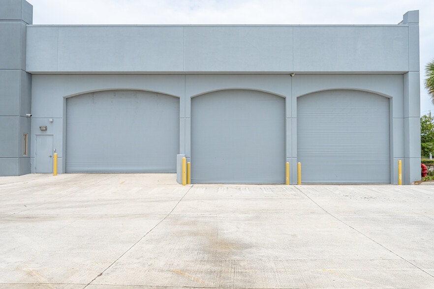 More Photos Of 10151 NW 67th St, Tamarac Distribution For Sale