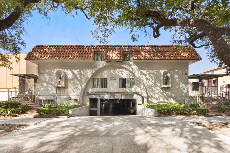 Primary Photo Of 333 Riverdale Dr, Glendale Apartments For Sale