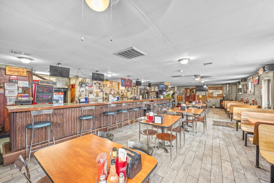 More Photos Of 8773 Goldenrod Ave, Bitely Restaurant For Sale