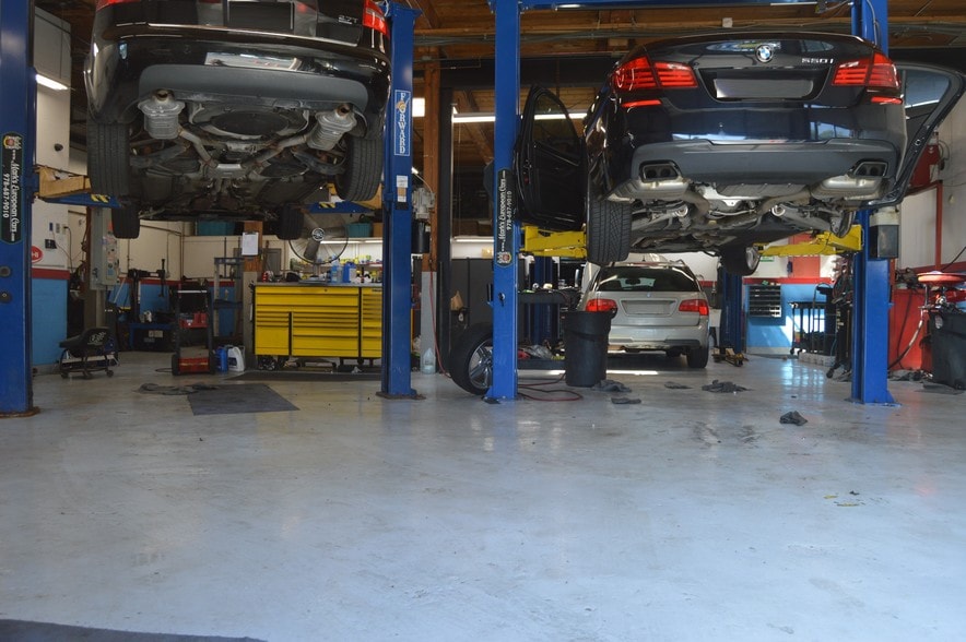 More Photos Of 60 Pine St, Methuen Light Manufacturing For Lease