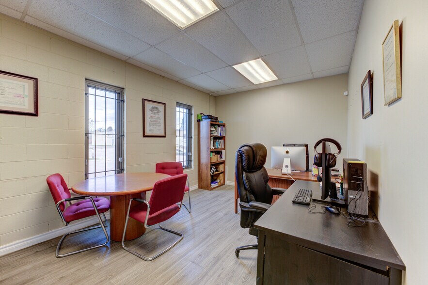 More Photos Of 26 Tamara Pl, Brantford Distribution For Sale