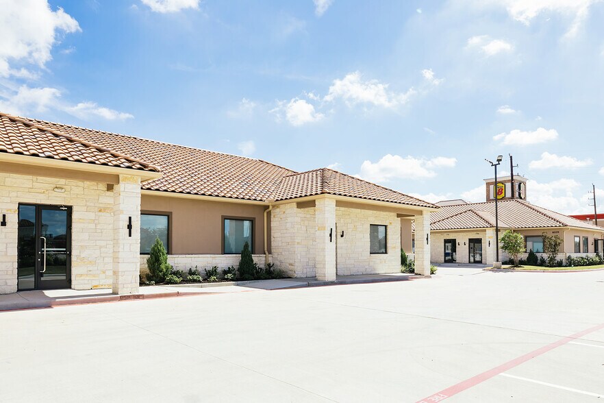 More Photos Of 8525 N Sam Houston Pkwy E, Humble Office For Sale