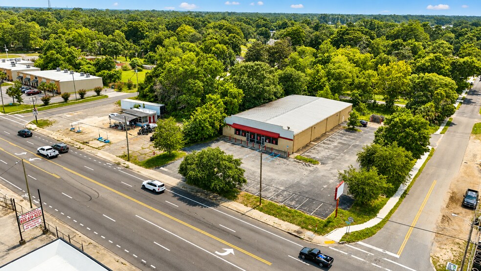 More Photos Of 1717 N Pace Blvd, Pensacola Freestanding For Sale