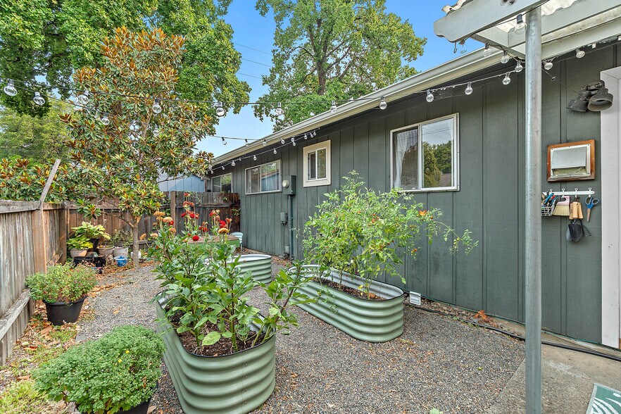 More Photos Of 806 SE Nehalem St, Portland Apartments For Sale