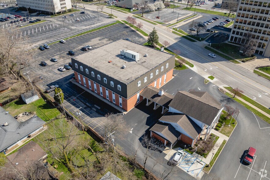 More Photos Of 3131 Executive Pky, Toledo Office For Sale