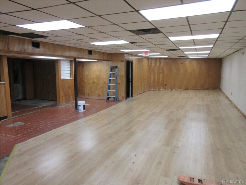More Photos Of 21665 Groesbeck Hwy, Warren Office For Sale