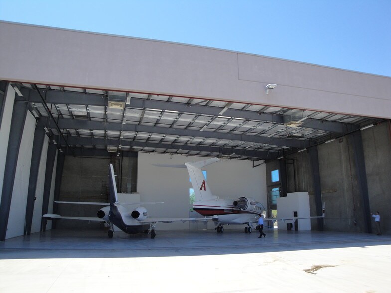 More Photos Of 15535 N 78th St, Scottsdale Airplane Hangar For Lease