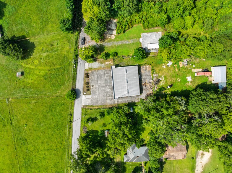 More Photos Of 106 Torrence Rd, Tuskegee Office For Sale