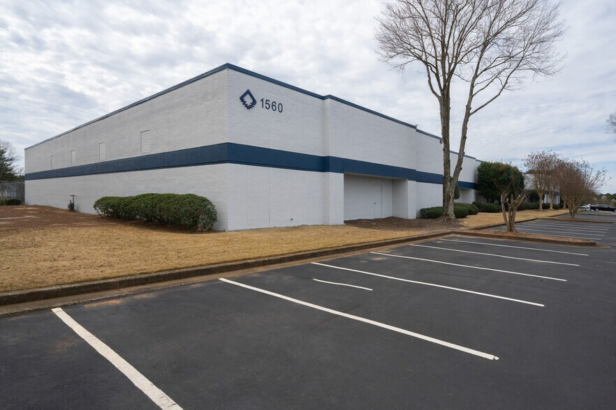 More Photos Of 1560 Westfork Dr, Lithia Springs Distribution For Lease