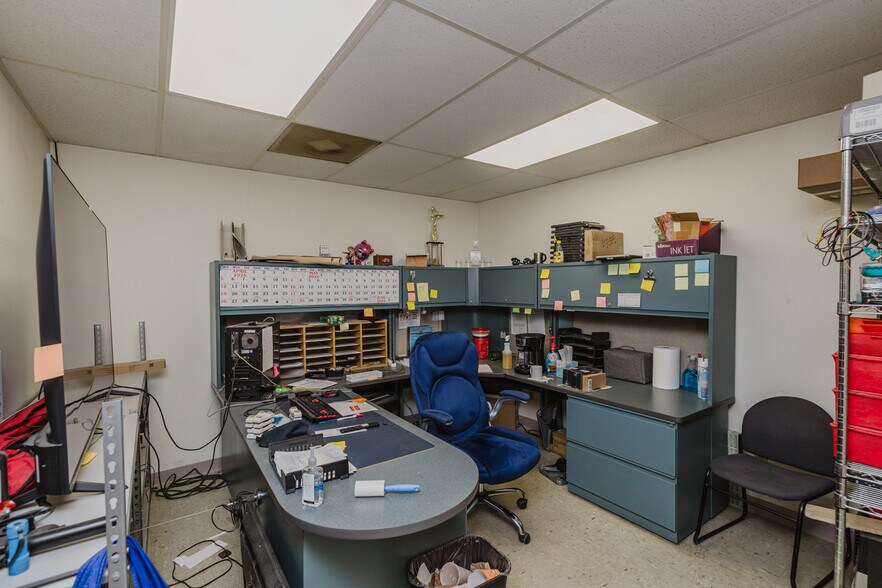 More Photos Of 2555 N Market St, Wichita Auto Repair For Sale