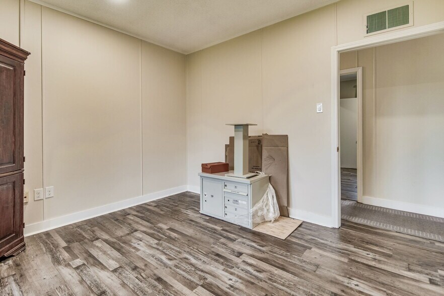 More Photos Of 725 S J St, Pensacola Office Residential For Sale