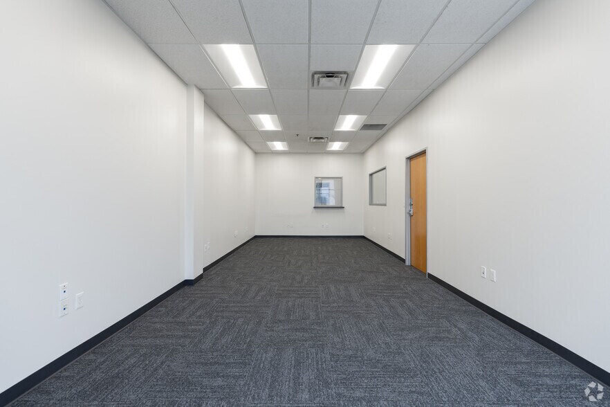 More Photos Of 15124 Grand River Rd, Fort Worth Distribution For Lease
