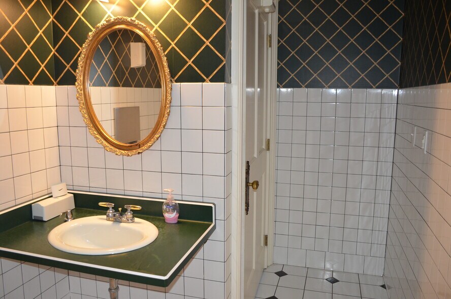 More Photos Of 11 Benton Ave E, Albia Restaurant For Sale