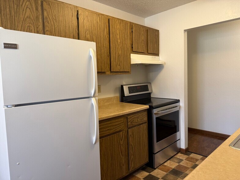More Photos Of 120-124 E 13th St, Blue Earth Apartments For Sale