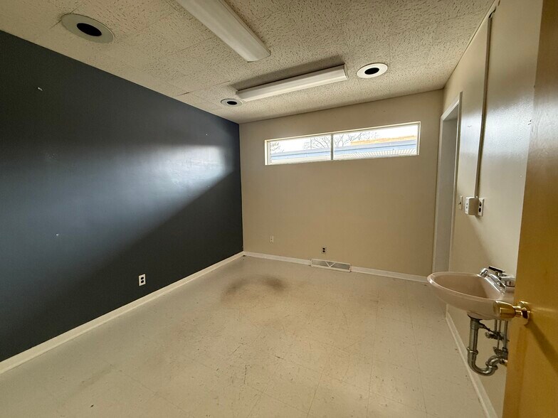 More Photos Of 118-124 Cole Rd, Monroe Medical For Sale