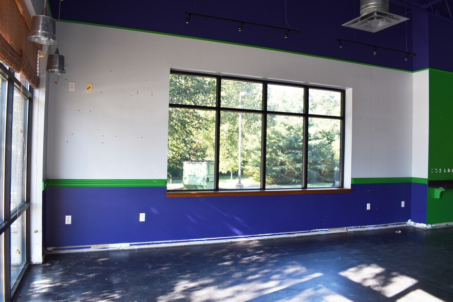 More Photos Of 6770-6782 River Center Dr, Clemmons Freestanding For Lease