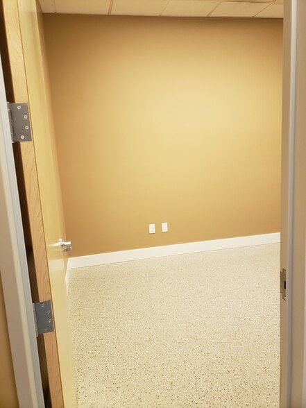 More Photos Of 7235 E Hampton Ave, Mesa Warehouse For Sale