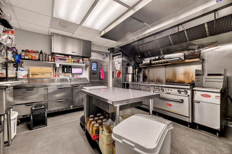 More Photos Of 221 Tanger Outlets Blvd, Pooler Service Station For Sale