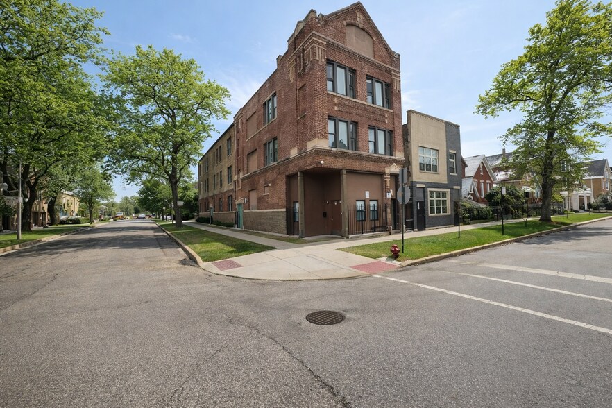 Primary Photo Of 2258 S Sacramento Ave, Chicago Multifamily For Sale