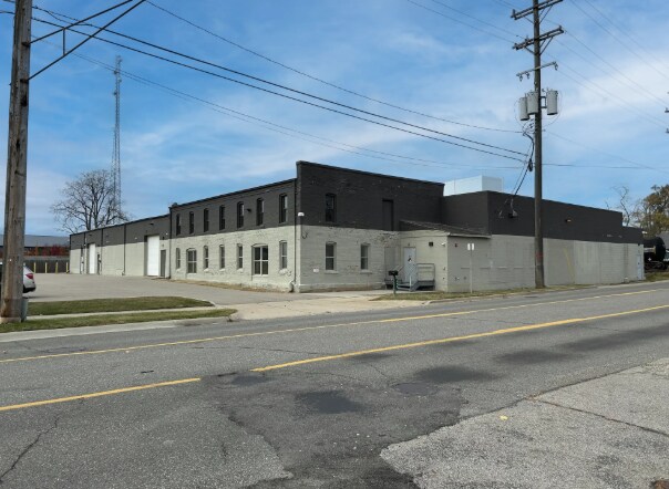 More Photos Of 244 S Court St, Lapeer Manufacturing For Sale