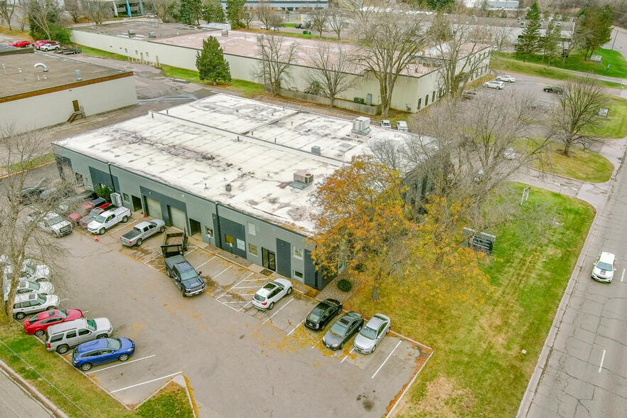More Photos Of 1001 Cliff Rd E, Burnsville Warehouse For Lease