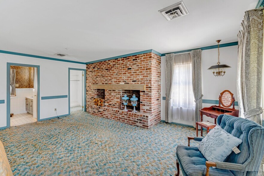 More Photos Of 1445 Catawba Ave, Newfield Service For Sale