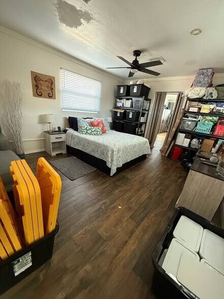 More Photos Of 5460 Bayshore Rd, North Fort Myers Office Residential For Sale