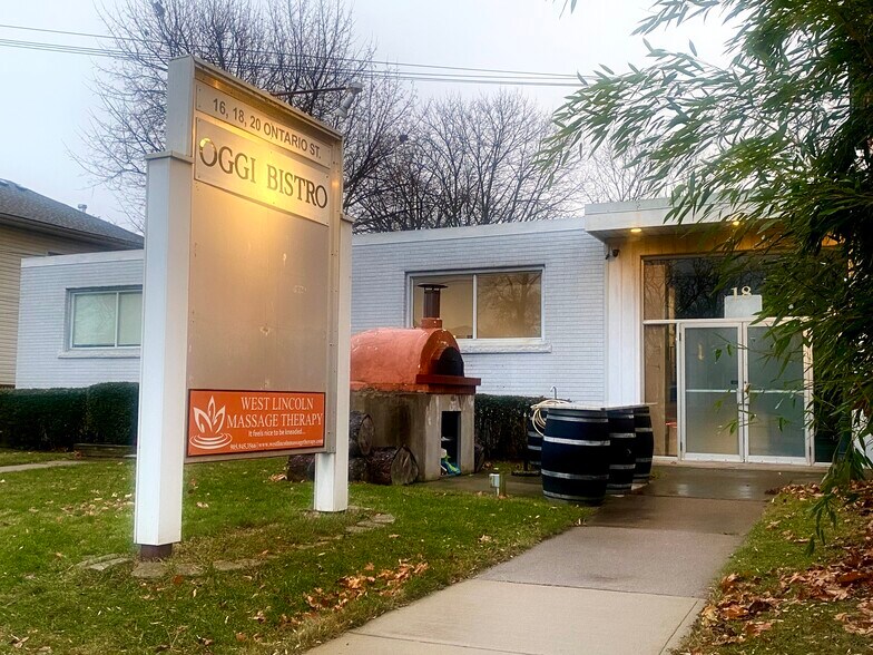 More Photos Of 18 Ontario St, Grimsby Office For Sale