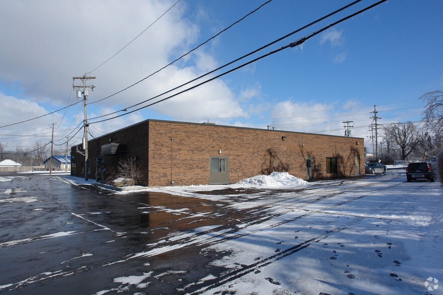 More Photos Of 8899 Main St, Buffalo Freestanding For Lease