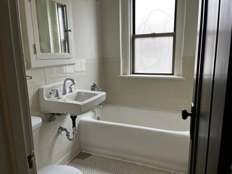 More Photos Of 1709 Shields Ave, Saint Paul Apartments For Sale