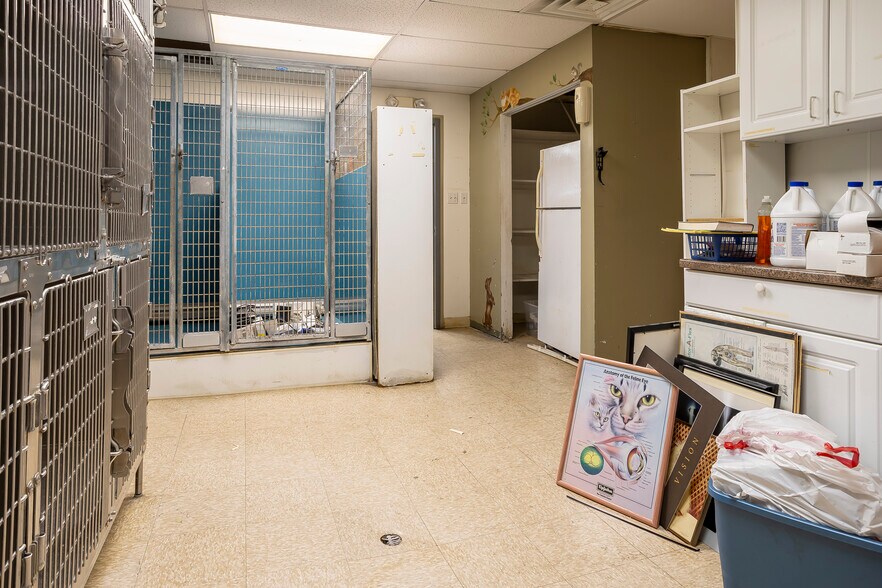 More Photos Of 4 E Glenolden Ave, Glenolden Office For Sale