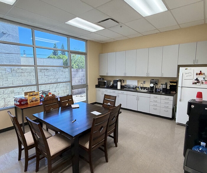 More Photos Of 7621 N Del Mar Ave, Fresno Office For Lease