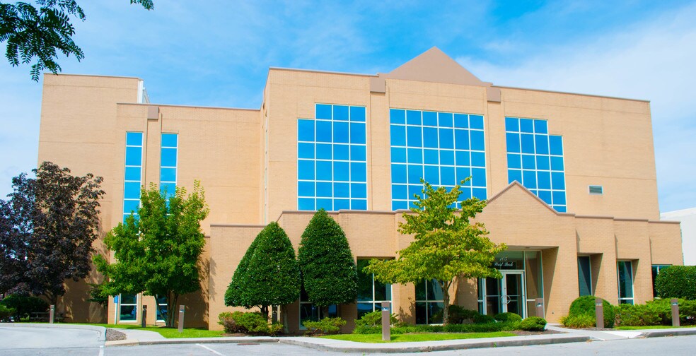More Photos Of 105 W Park Dr, Kingsport Medical For Lease