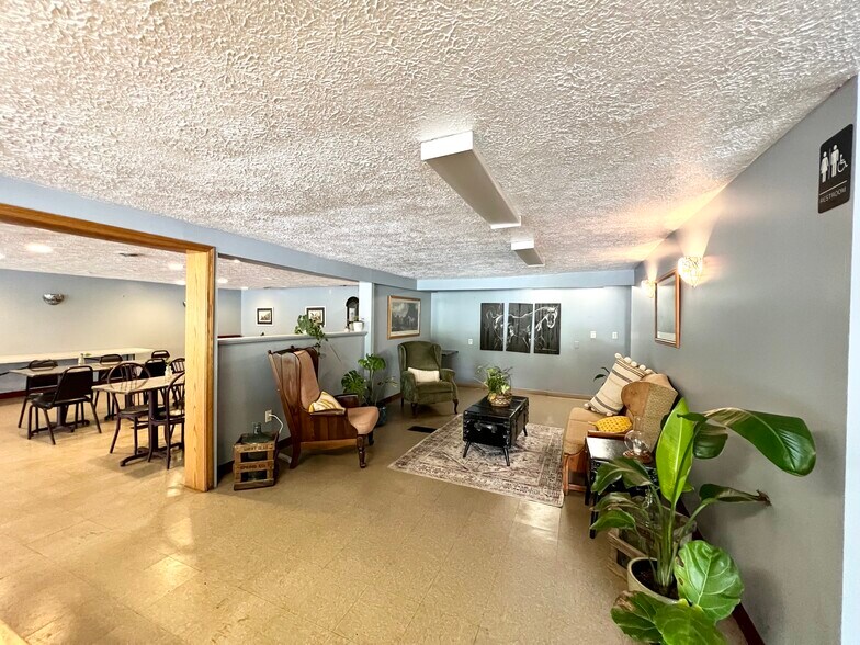 More Photos Of 444 North Ave, Hilton Restaurant For Sale