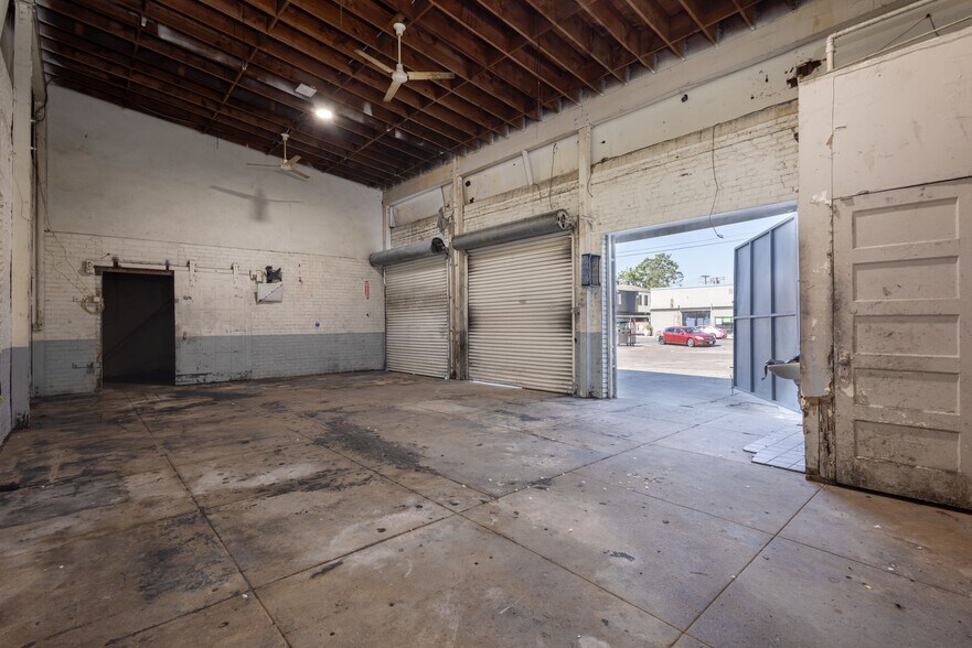 More Photos Of 110 E 62nd St, Los Angeles Auto Repair For Lease
