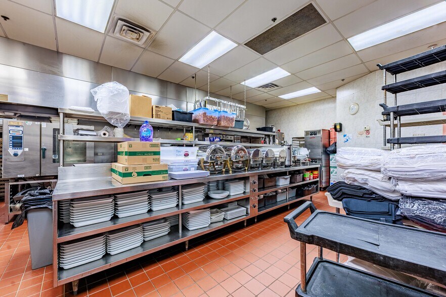 More Photos Of 3237 S Harlem Ave, Berwyn Specialty For Sale