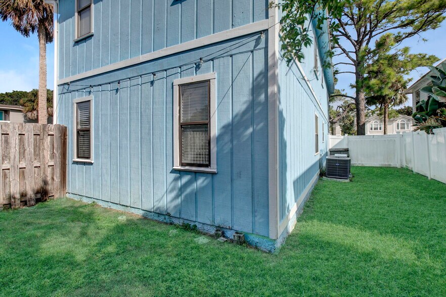 More Photos Of 725 7th S ave, Jacksonville Beach Multifamily For Sale